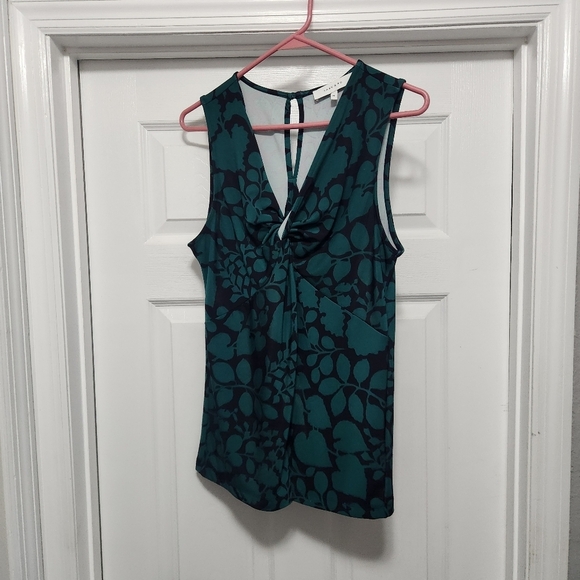 Floral Sleeveless Top in Green and Black - Picture 1 of 4